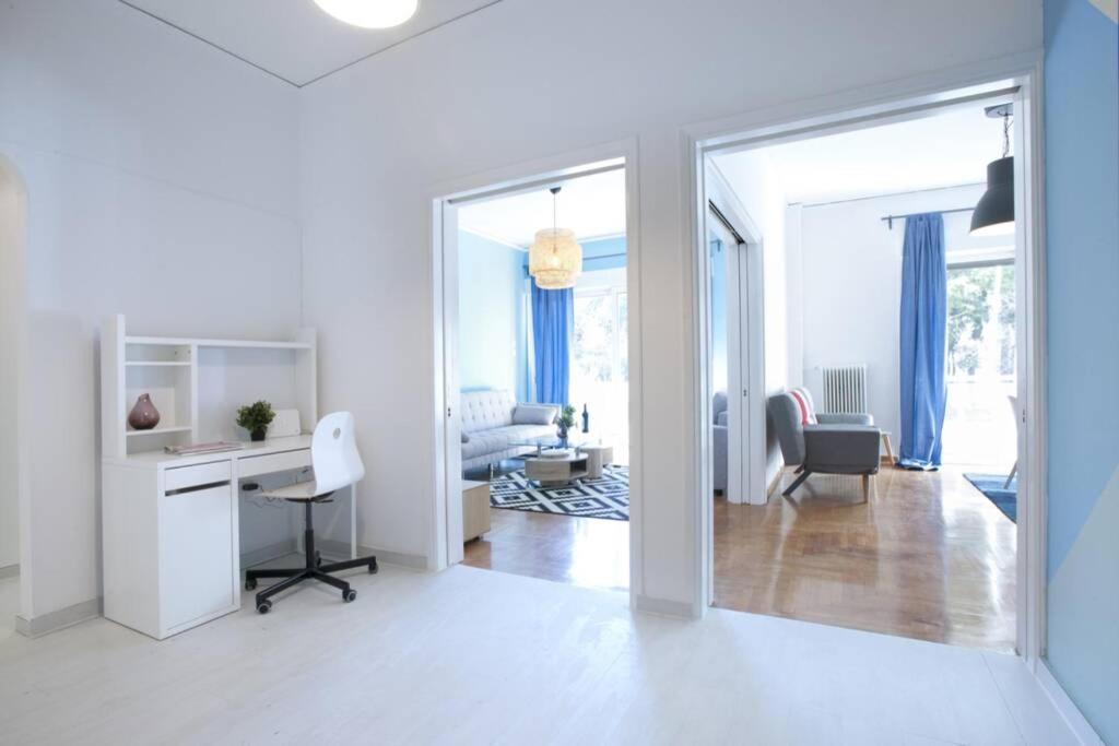 Palaio Faliro, A Bright And Spacious Apartment 雅典 外观 照片